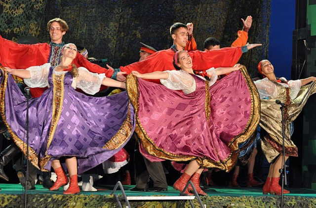 中俄文工团美丽女兵们助阵上合军演8