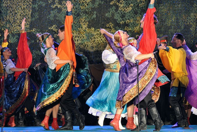 中俄文工团美丽女兵们助阵上合军演9