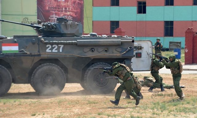 包围“恐怖分子”盘踞地