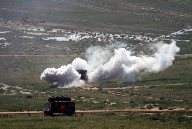 04A战车与99大改坦克配合进攻