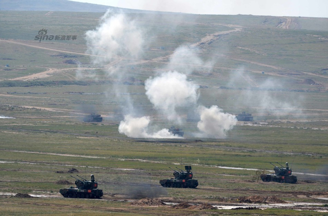 最新型双联装自行高炮现身军演