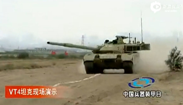 国产VT4坦克展示强悍性能