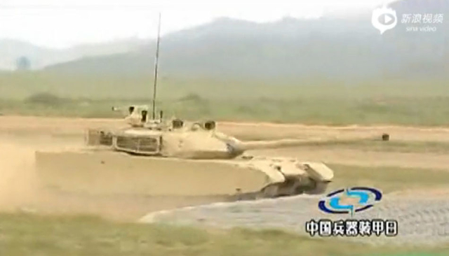 国产VT4坦克展示强悍性能