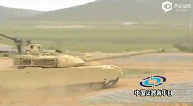 国产VT4坦克展示强悍性能