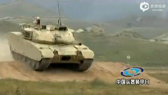 国产VT4坦克展示强悍性能