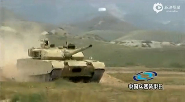 国产VT4坦克展示强悍性能