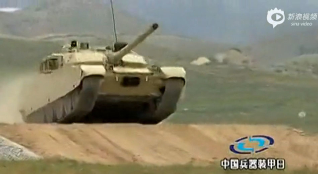 国产VT4坦克展示强悍性能