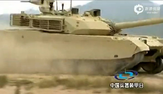 国产VT4坦克展示强悍性能