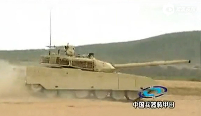 国产VT4坦克展示强悍性能