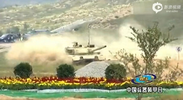 国产VT4坦克展示强悍性能