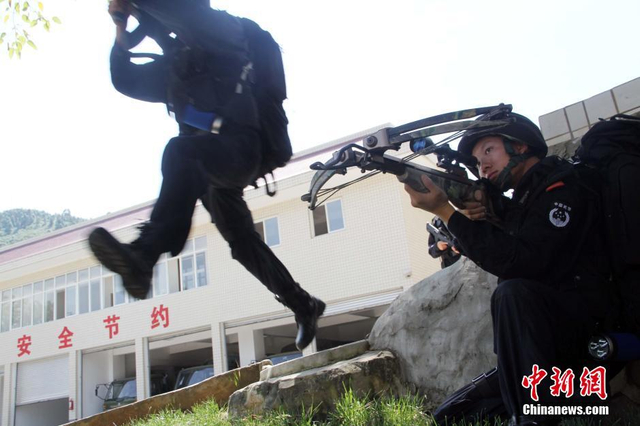 武警弓弩手