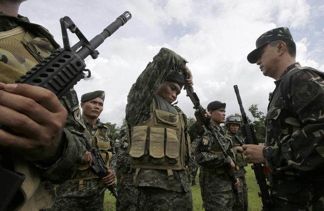 菲军换装5万多支美国步枪