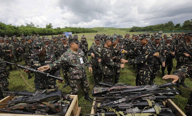 菲军换装5万多支美国步枪