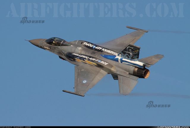 希腊F16战斗机机尾部被喷涂宙斯像