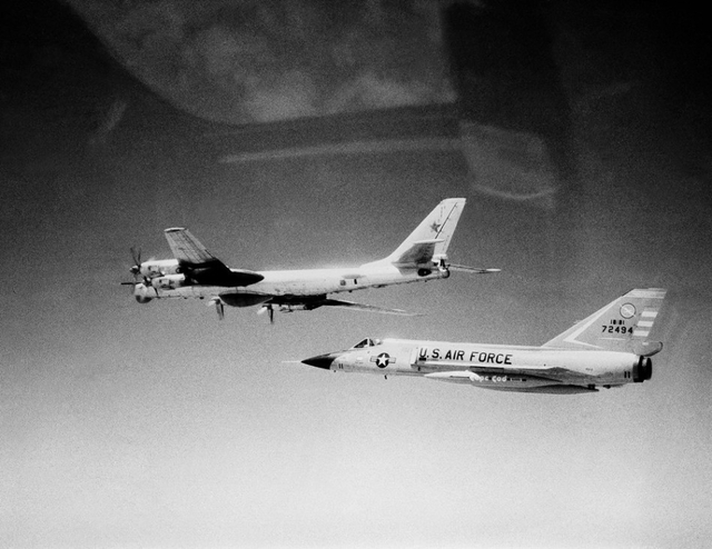 俄罗斯出动图96战略轰炸机进英国空域
