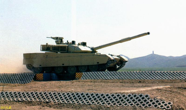 中国军工公开VT-4外销主战坦克最新猛照