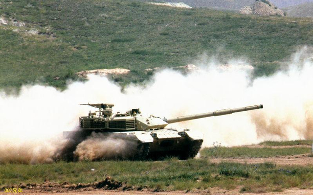 中国军工公开VT-4外销主战坦克最新猛照