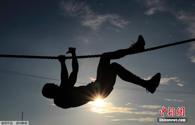  镜头实拍菲律宾海军海豹突击队进行训练