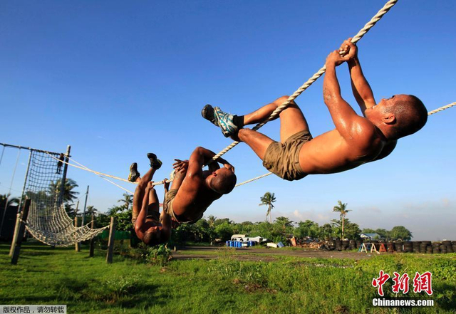  镜头实拍菲律宾海军海豹突击队进行训练