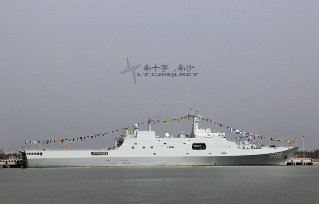  悬挂满旗庆国庆：网友拍节日里的南海舰队战舰