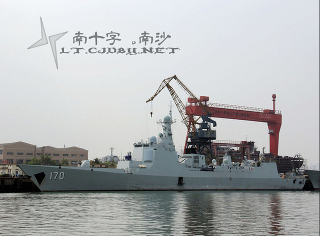  悬挂满旗庆国庆：网友拍节日里的南海舰队战舰