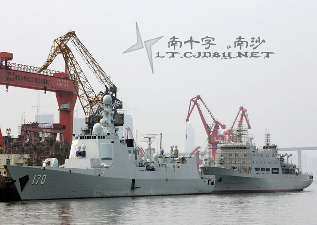  悬挂满旗庆国庆：网友拍节日里的南海舰队战舰