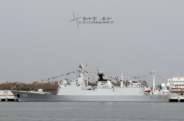  悬挂满旗庆国庆：网友拍节日里的南海舰队战舰