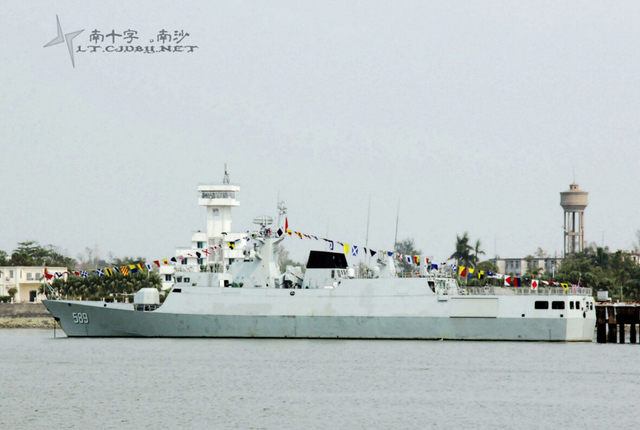  悬挂满旗庆国庆：网友拍节日里的南海舰队战舰