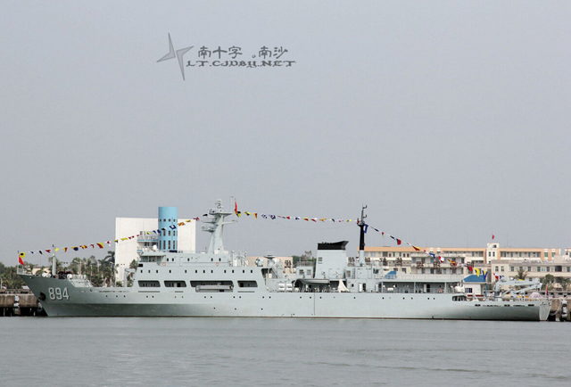  悬挂满旗庆国庆：网友拍节日里的南海舰队战舰