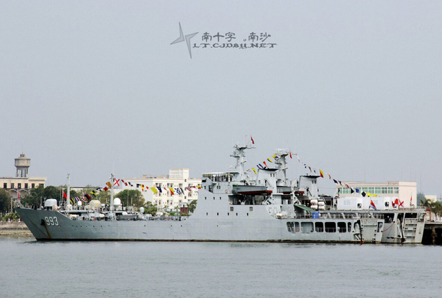  悬挂满旗庆国庆：网友拍节日里的南海舰队战舰