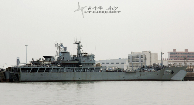  悬挂满旗庆国庆：网友拍节日里的南海舰队战舰