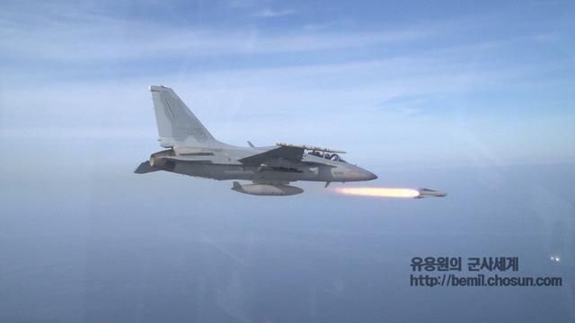 韩国FA-50首射空地导弹