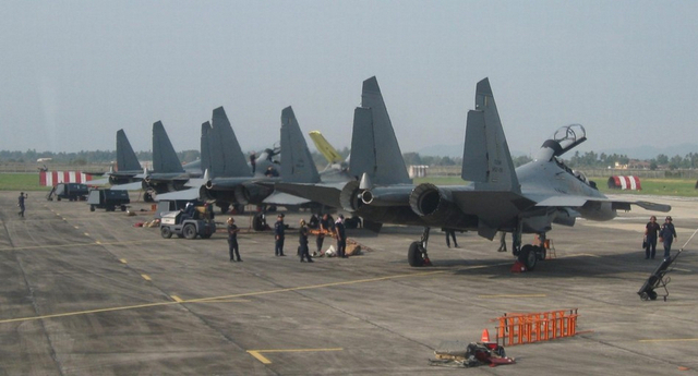 马来西亚苏30战机空射反舰导弹准确击毁靶船