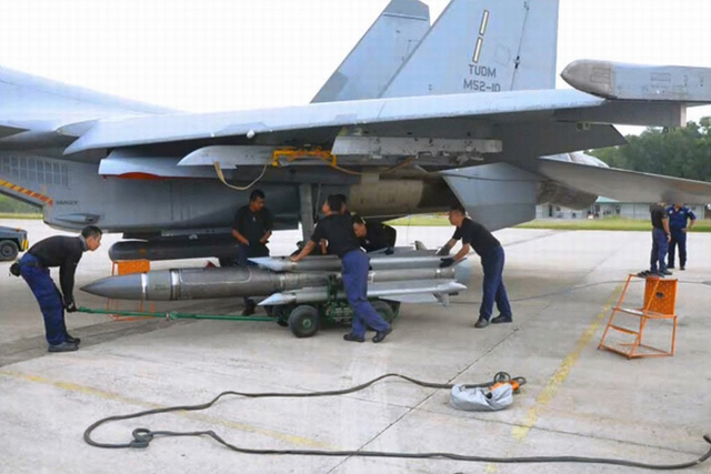 马来西亚苏30战机空射反舰导弹准确击毁靶船