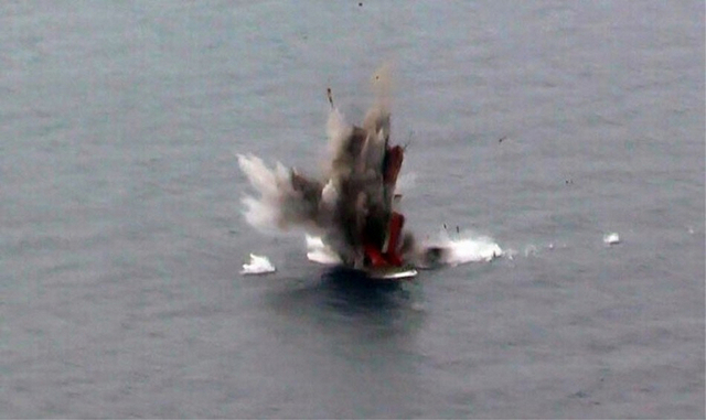 马来西亚苏30战机空射反舰导弹准确击毁靶船