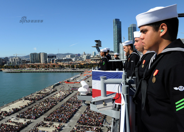 美新一代两栖舰美国级首舰服役 配F35B与MV22