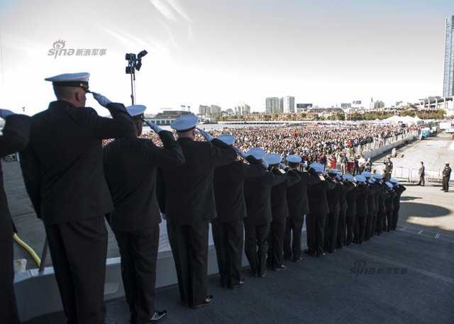 美新一代两栖舰美国级首舰服役 配F35B与MV22