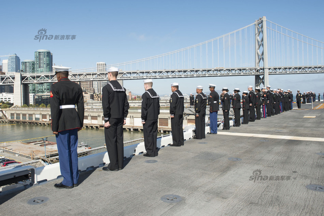 美新一代两栖舰美国级首舰服役 配F35B与MV22