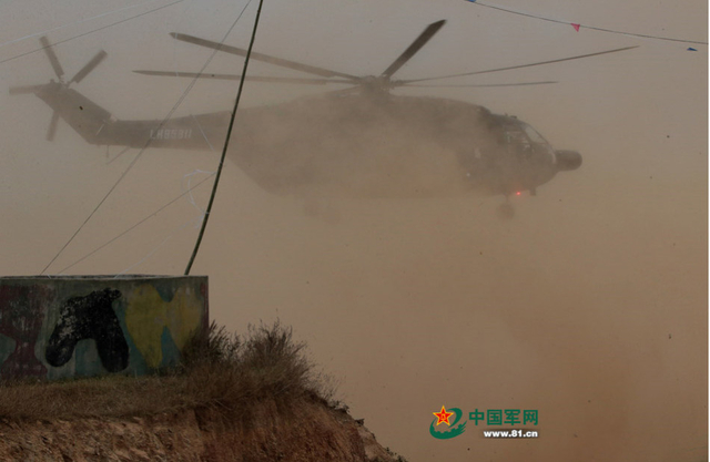 “红军”组织机降