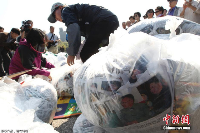 韩国一民间团体再次散发反朝传单