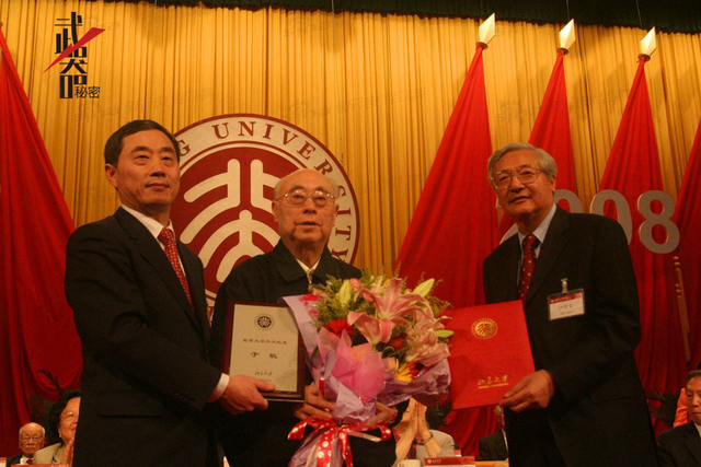 五星红旗迎风飘扬：纪念中国核武器试验50周年