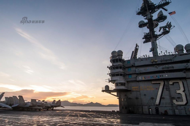 美国航母突现中国南海附近