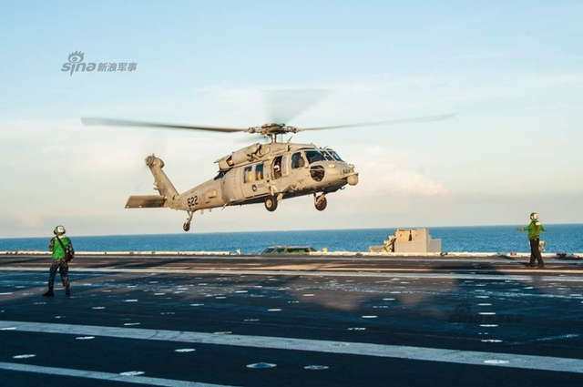 美国航母突现中国南海附近