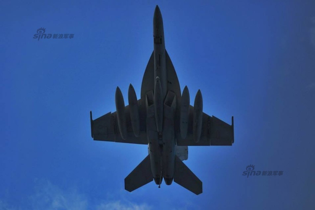 美国航母突现中国南海附近