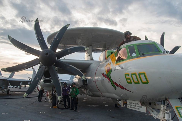 美国航母突现中国南海附近