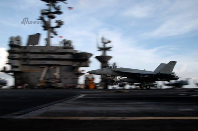 美国航母突现中国南海附近