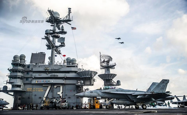 美国航母突现中国南海附近