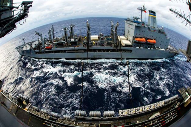 美国航母突现中国南海附近