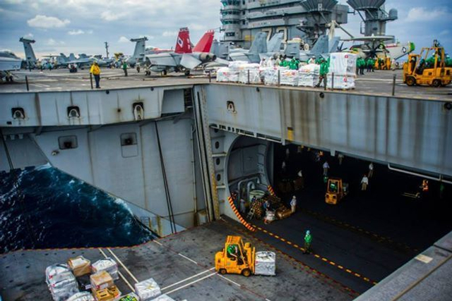 美国航母突现中国南海附近