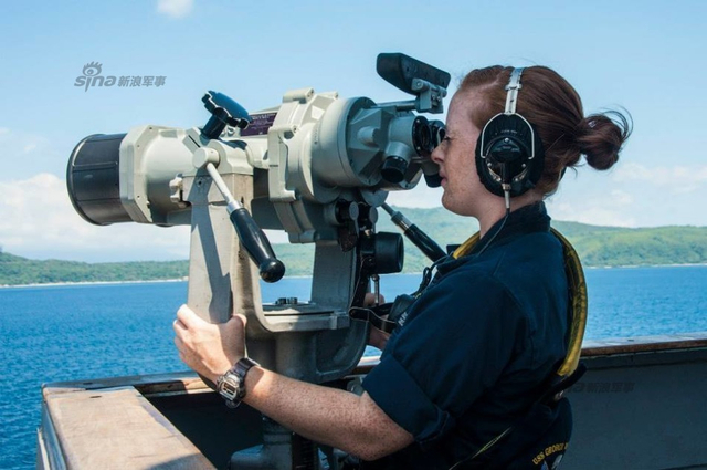 美国航母突现中国南海附近